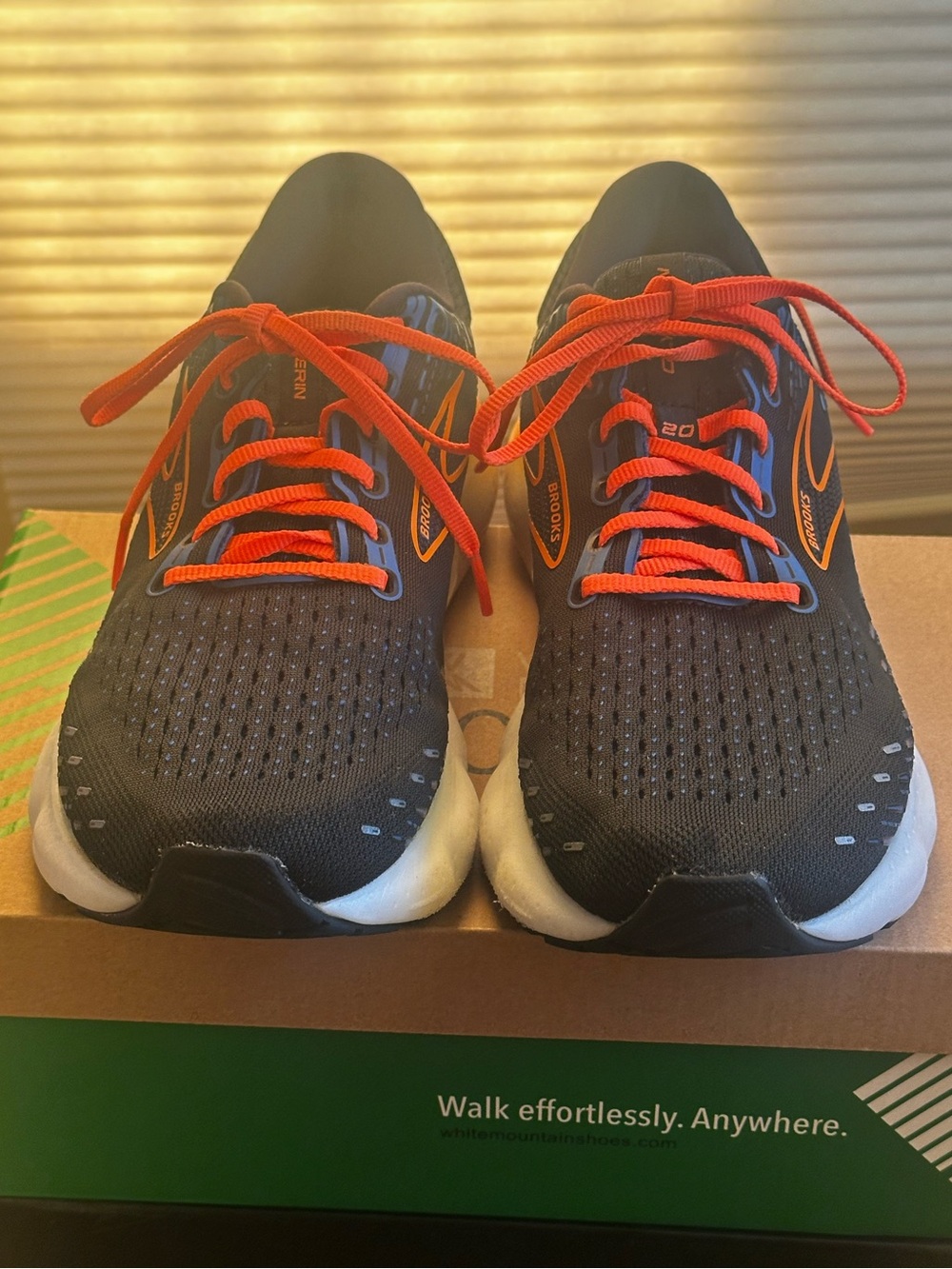 Brooks Glycerin 20 Running Shoes Black with Bright Orange Laces - Picture 2 of 12